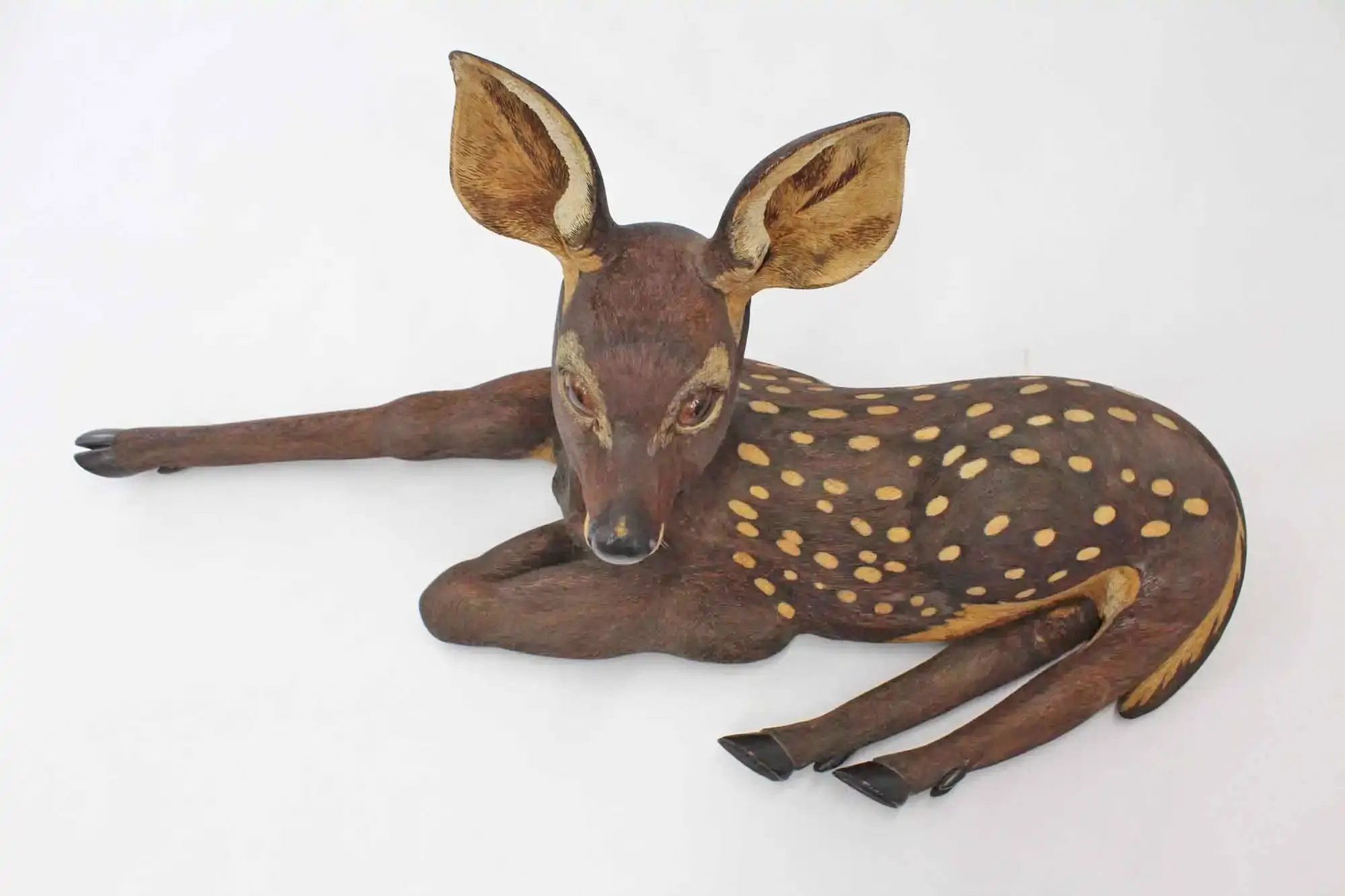 deer doe fawn woodcarving sculpture